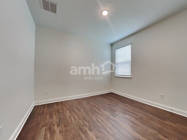 Building Photo - 311 Banyan Frst Dr