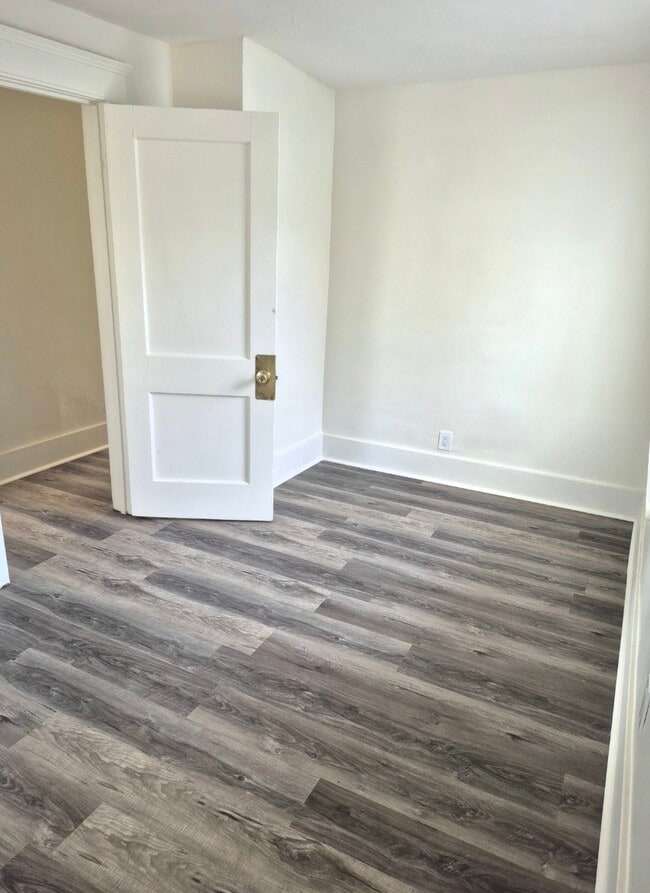 Building Photo - 84 Stout St