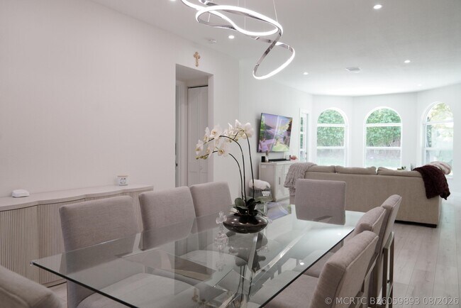 Building Photo - 5725 Via De La Plata Cir