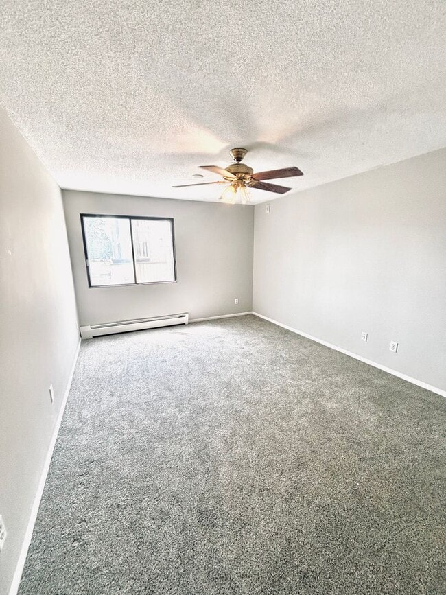 Building Photo - LOCATION LOCATION!  Prime, 1 bed/1 bath Co...