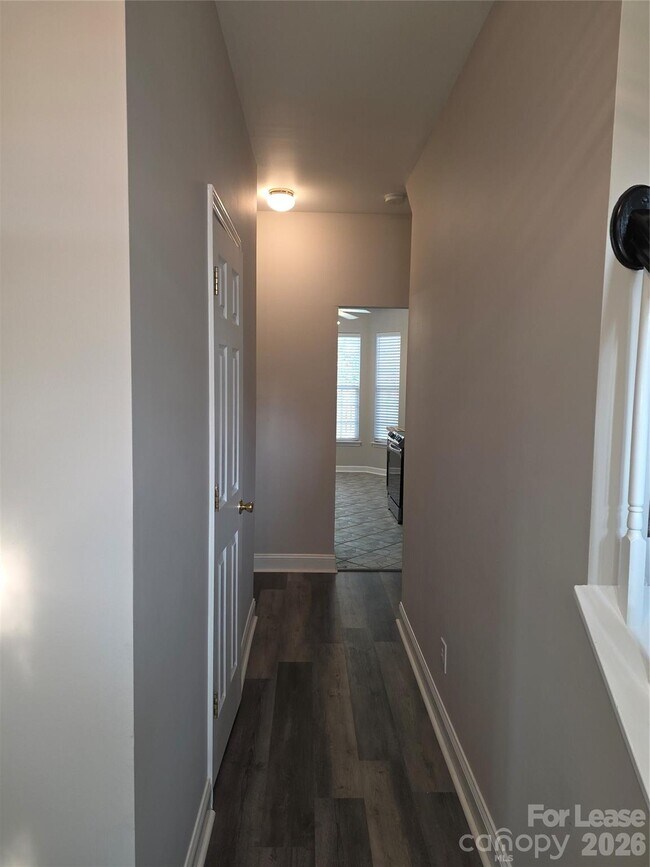 Building Photo - 935 Woodington Ln