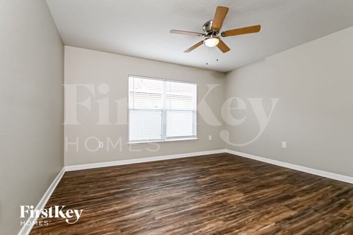 Building Photo - 10915 Banyan Wood Way