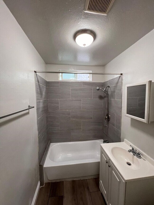 Building Photo - 849 1/2 West 84th Street