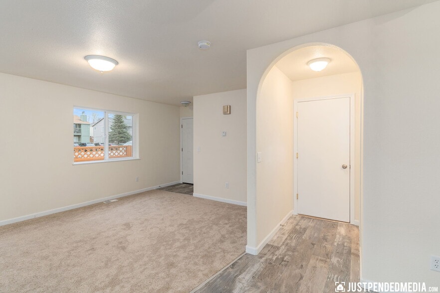 Living room - 530 Bitterroot Cir