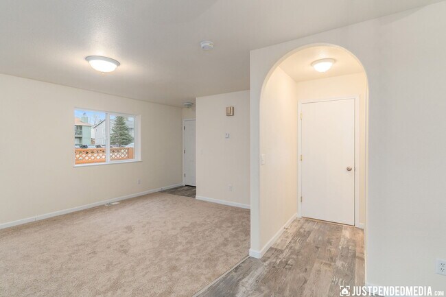 Living room - 530 Bitterroot Cir