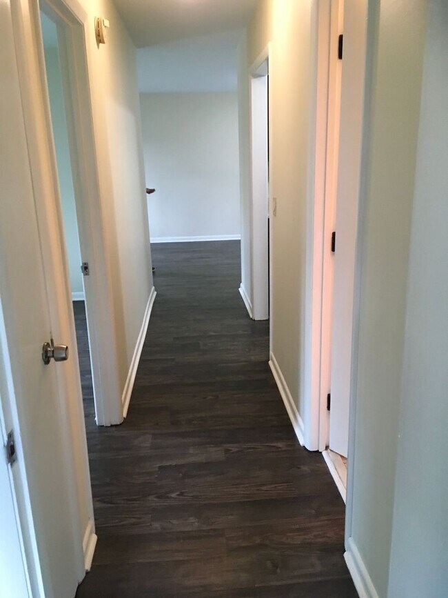 Building Photo - Location, Location, Location! 2-Bedroom Condo Near Vanderbilt