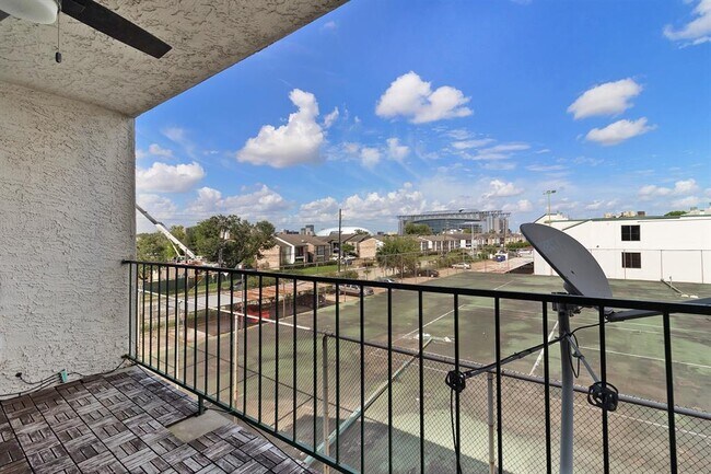 Building Photo - 2826 S Bartell Dr