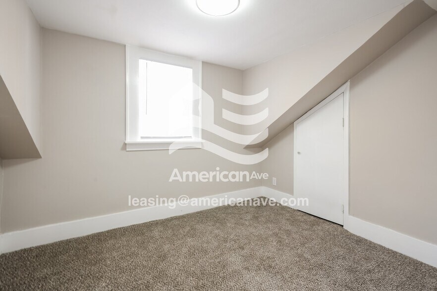 Building Photo - 671 Kilbourn St