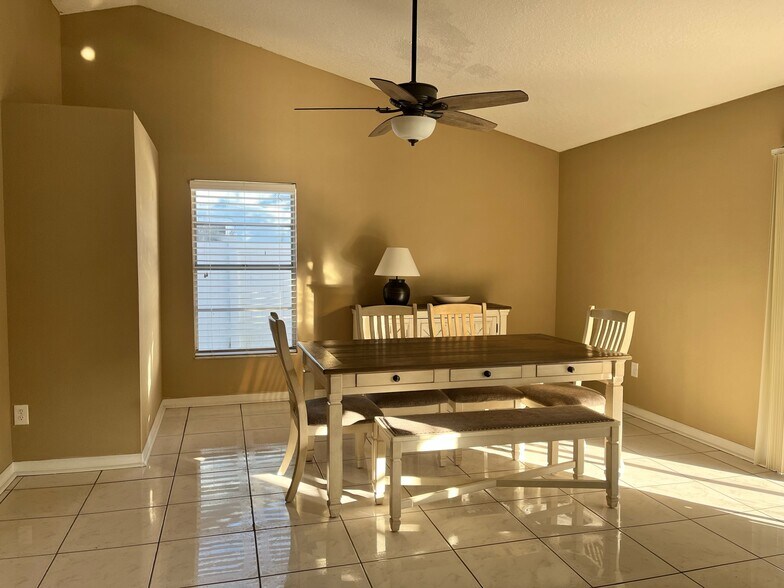 Building Photo - 111 Rosewood Ct