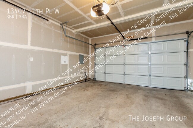 Building Photo - 13407 11th Pl W