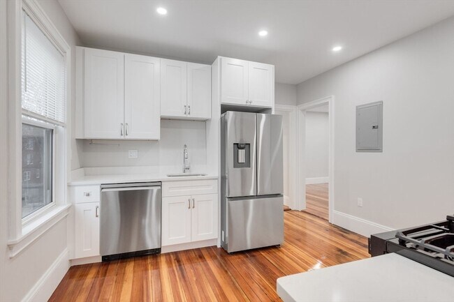 Building Photo - 38 Dorset St