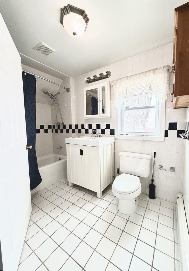 Building Photo - 62 Webster St