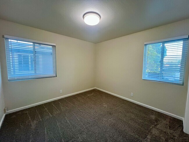 Building Photo - Renovated 2-bedroom, 1-bath Unit