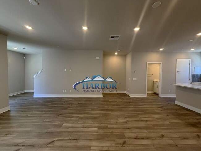 Building Photo - 1492 W Sunrise Ln