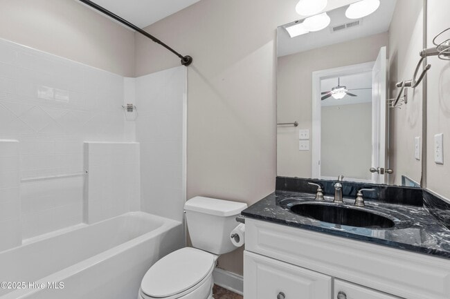 Building Photo - 2901 Beunavista Ct