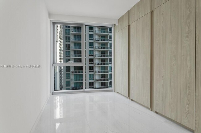 Building Photo - 300 Biscayne Blvd Way