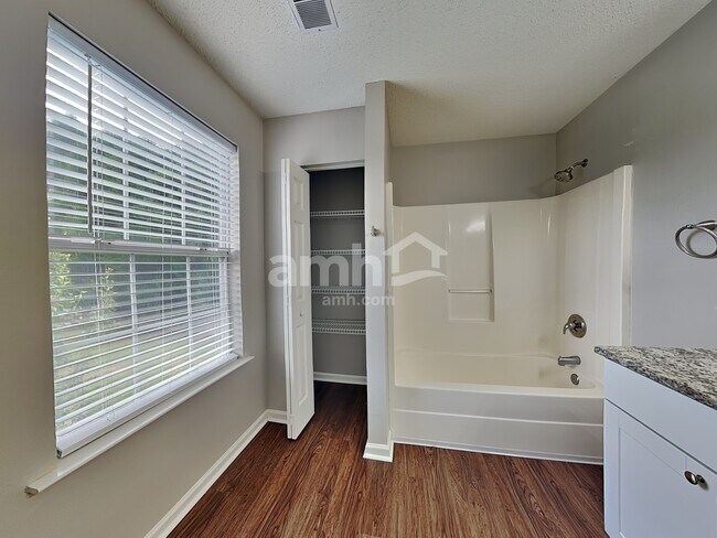 Building Photo - 103 Granary Dr