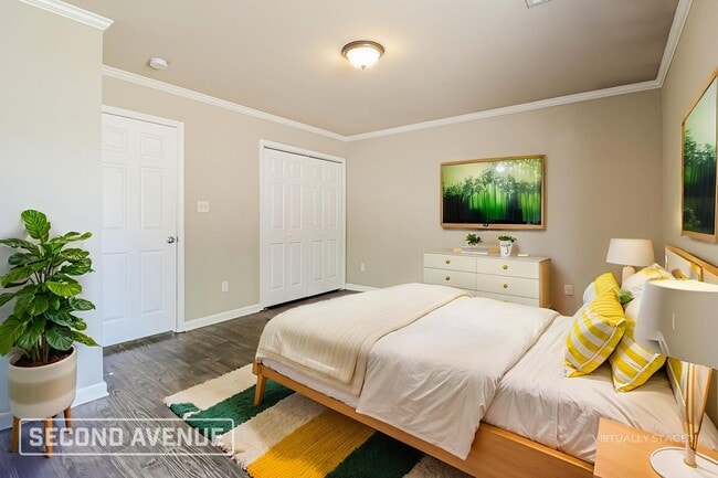 Building Photo - 203 Glenn Oak Dr
