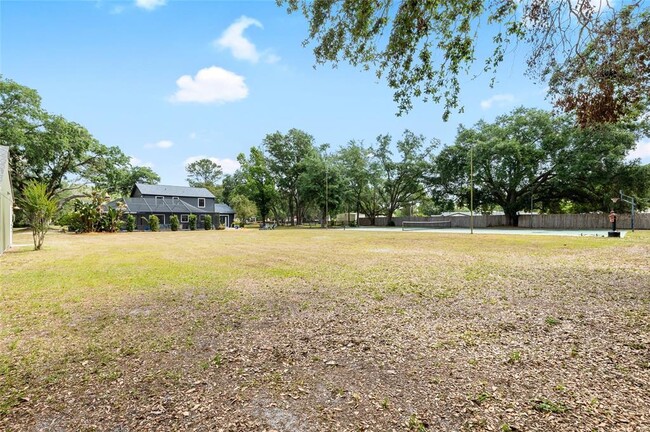 Building Photo - 6618 Country Club Rd