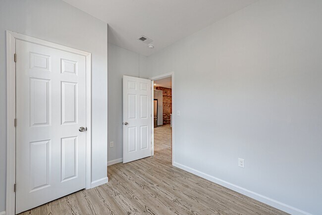Building Photo - 5551 Columbo St
