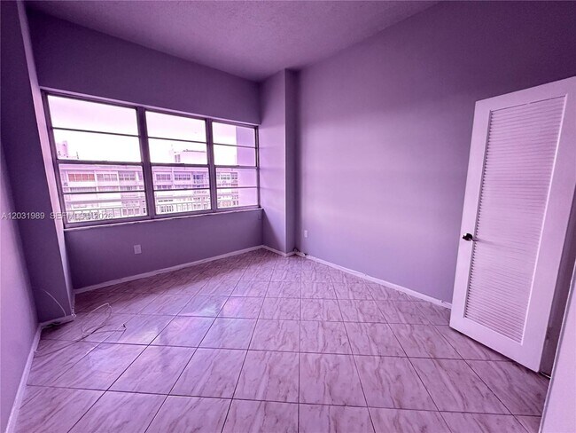 Building Photo - 18051 Biscayne Blvd