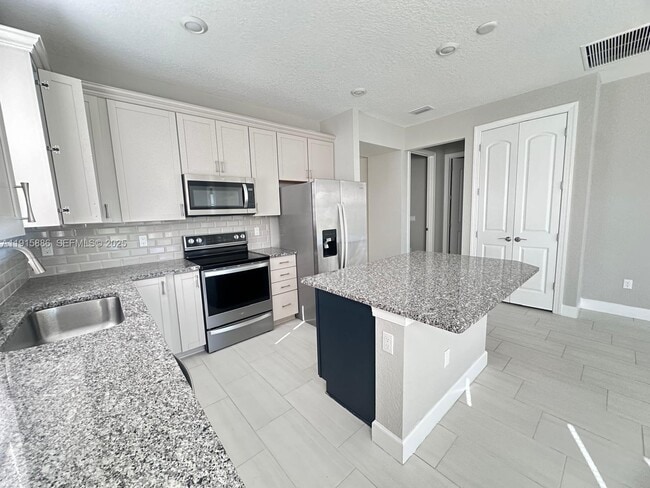 Building Photo - 4016 Basket Oak Cir