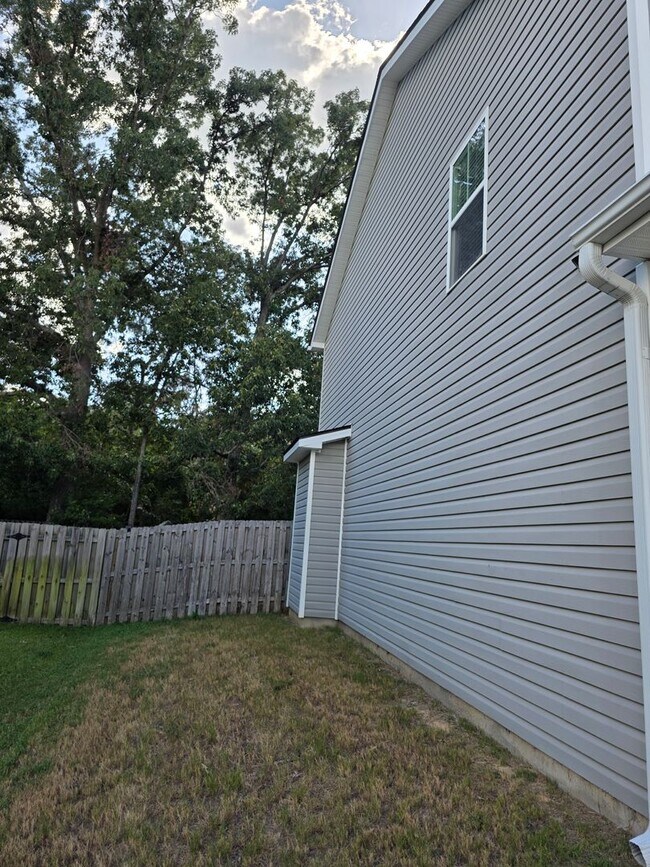 Building Photo - 2 Story 5 BR
