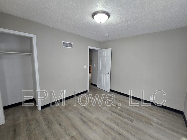 Building Photo - 1123 N Barclay St