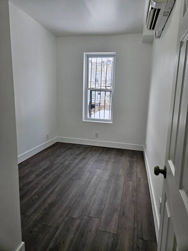 Building Photo - 312 E 26th St