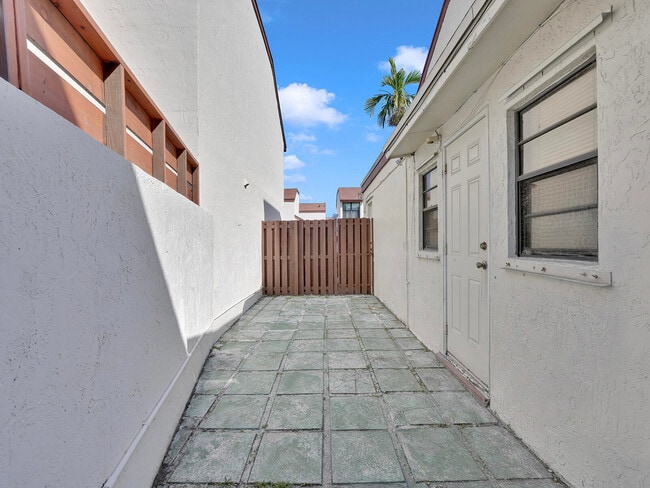 Building Photo - 9702 NW 5th Ln
