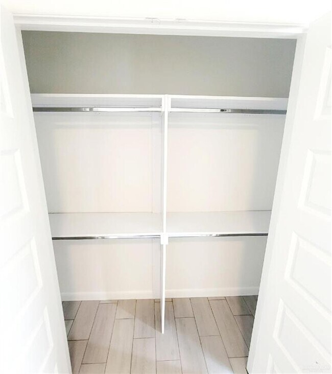 Building Photo - 17 South Dr