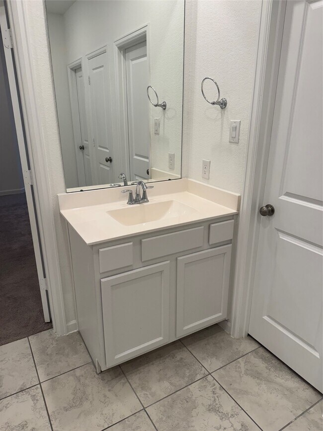 Building Photo - 2911 Cooper Hawk Ln