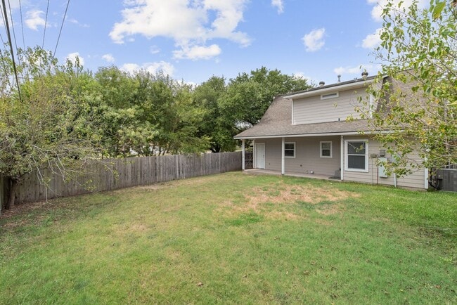 Building Photo - Available August 2026! Charming 4 Bed, 2.5...