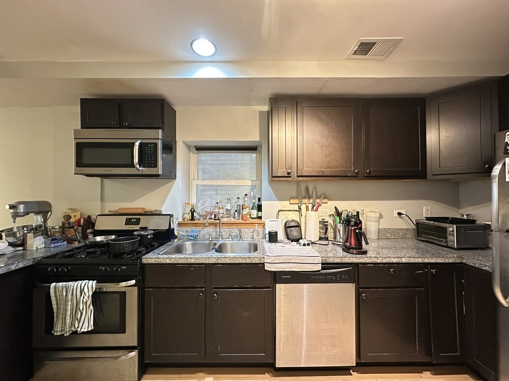 Building Photo - 1636 W Ohio St