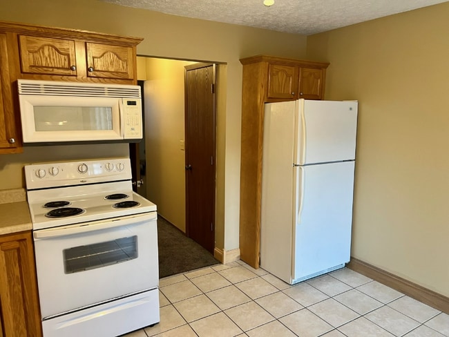 Building Photo - 1616 Spring Valley Dr