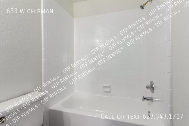 Building Photo - 633 w chipman-
