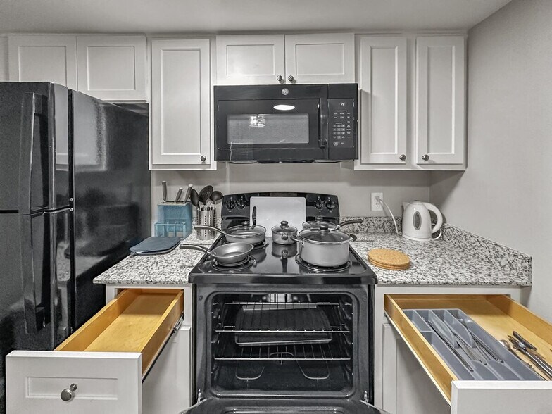 Building Photo - 16951 Addison Rd