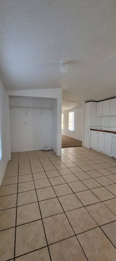 Building Photo - Ready to Move in