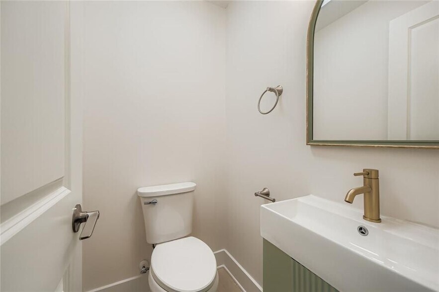 Building Photo - 3099 Delowe Dr