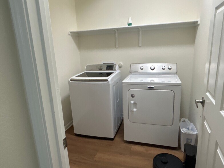 Building Photo - Room in Condo on Red Bud Ridge Ln