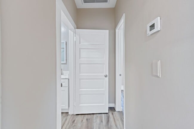 Building Photo - Welcoming 3-Bedroom, 1-Bath Single-Family Home