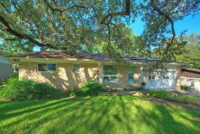 Building Photo - 1709 Mariposa Dr