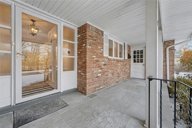 Building Photo - 38 Park Dr E