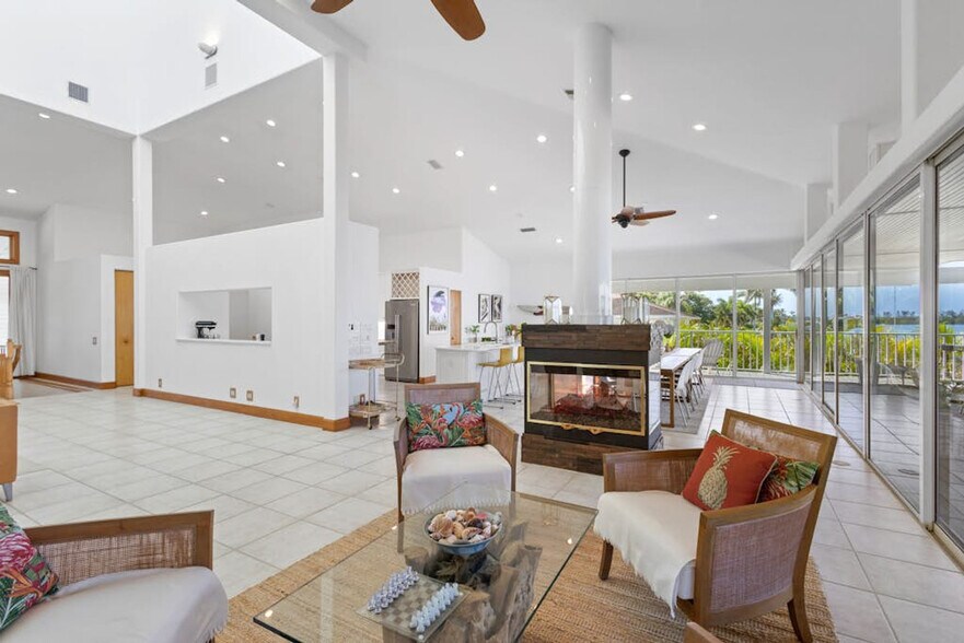 Building Photo - 3208 Bay Dr