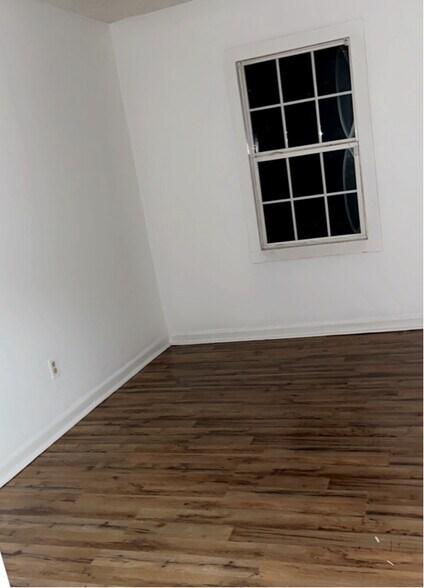 Primary Photo - 2326 Elm Ave