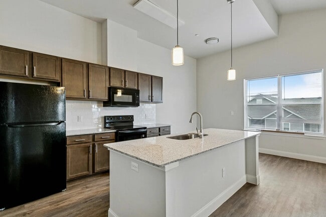 Building Photo - Sherwood Oaks