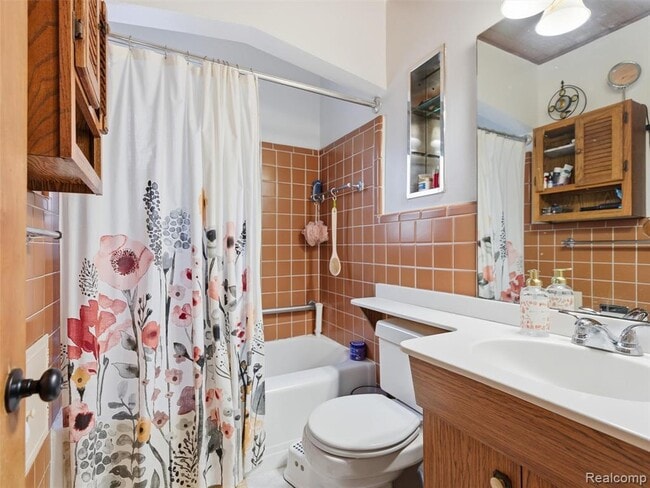 Building Photo - 922 N Maple Ave