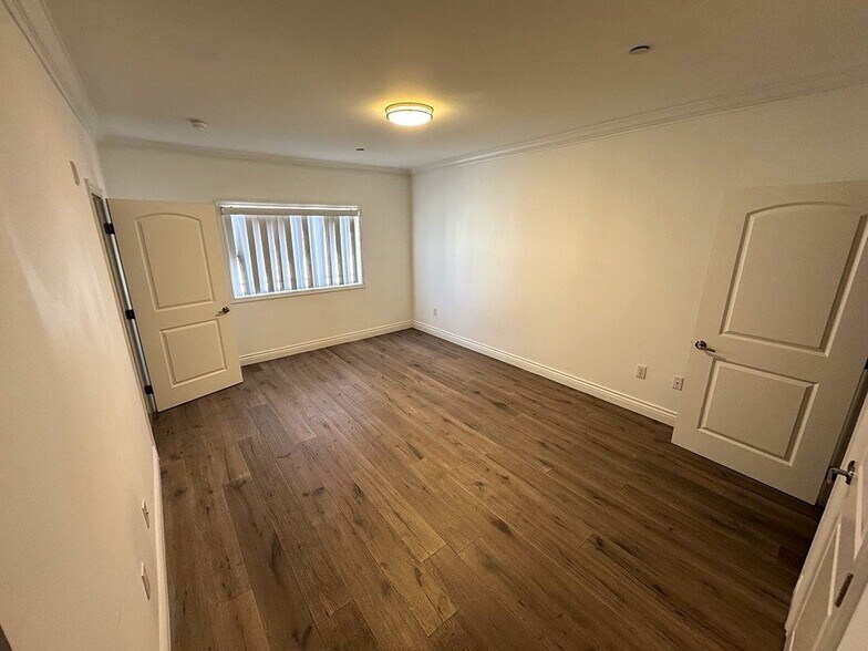 Building Photo - 11848 Kiowa Ave