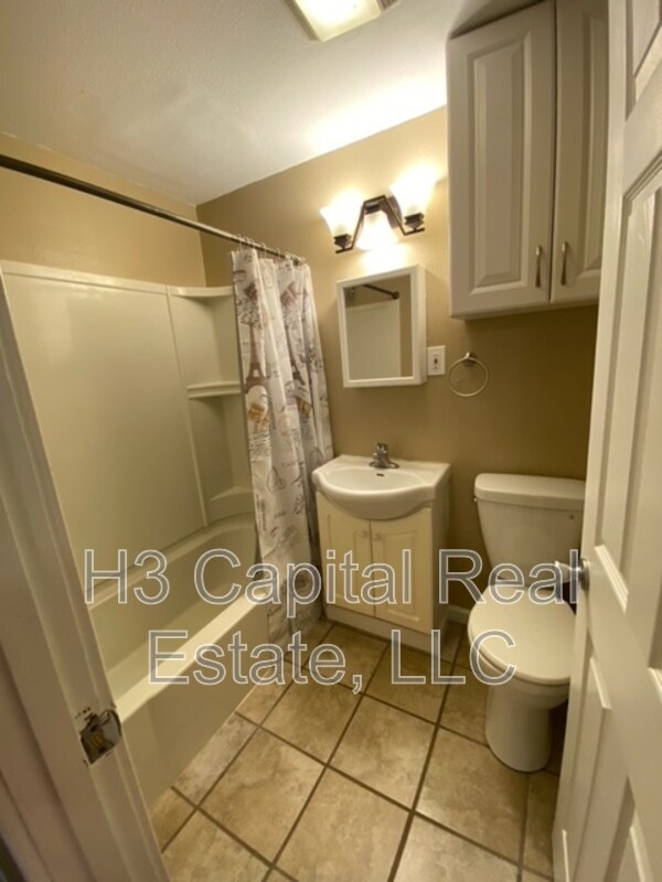 Building Photo - 113 Lucia Ln