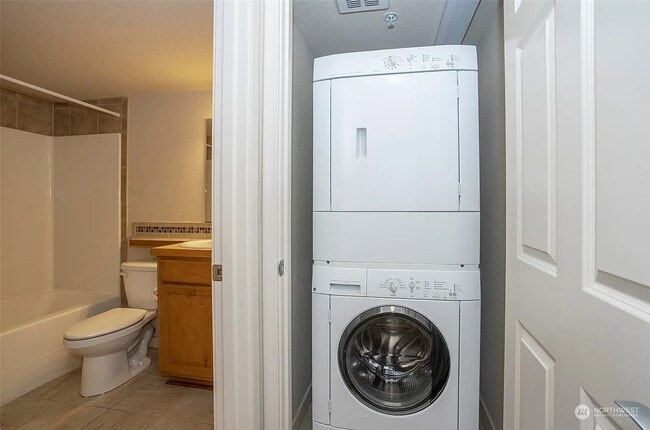 Building Photo - 13405 97th Ave E